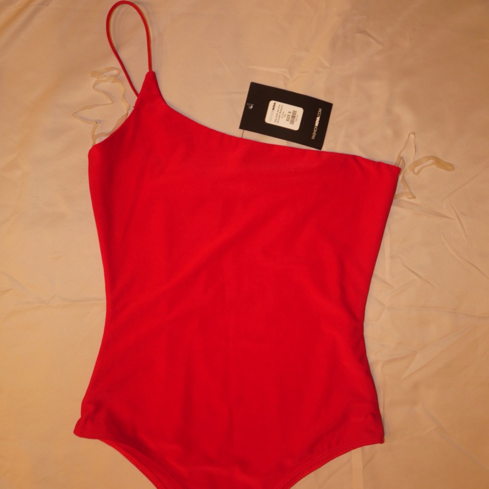 FASHIONNOVA RED ONE SHOULDER BODYSUIT NEW SIZE: S